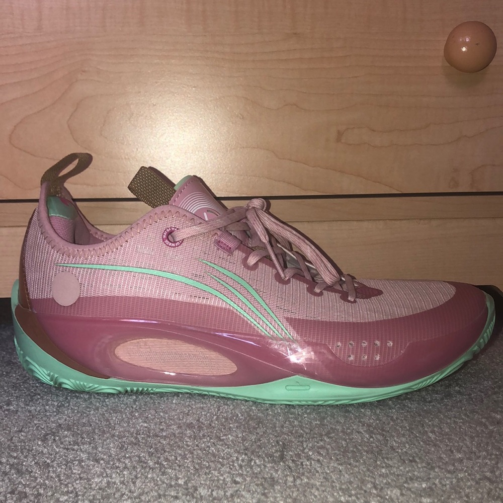 Way of wade 808 v2 honey peach (used only on indoor basketball courts) size 9.5